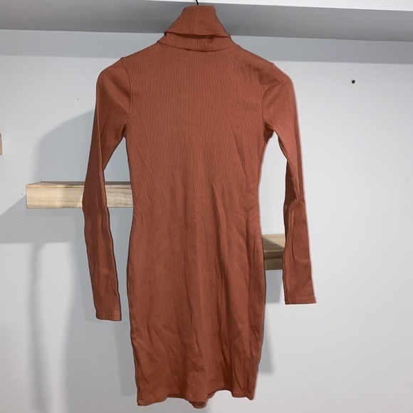 brown body con‎ turtleneck dress - Picture 2 of 3